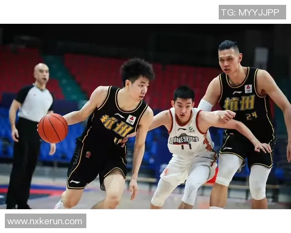 秘鲁与丹麦激战正酣最终比分定格在0比1的悬念中